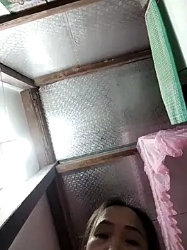 Feeling-hot online show from December 18, 2025, 10:57 pm