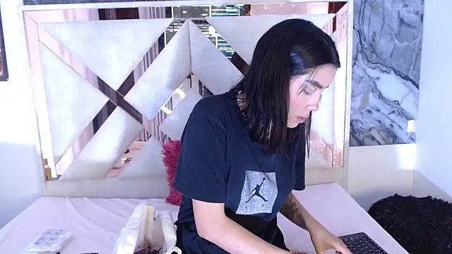 tael novacs online show from December 15, 2025, 4:40 am