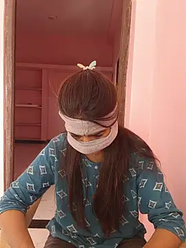 Iamyourdarling online show from November 12, 2025, 6:28 am