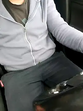 Snapshot of Nousdeux21 chatting on February 18, 2026, 2:35 pm Nousdeux21 online show from February 18, 2026, 2:35 pm