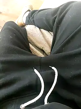 Snapshot of Nousdeux21 chatting on December 16, 2025, 11:03 am Nousdeux21 online show from December 16, 2025, 11:03 am