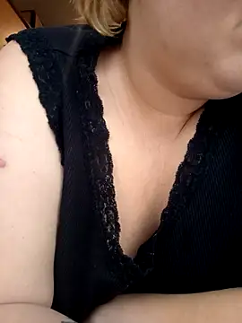 Moumy girl online show from November 25, 2025, 6:47 am