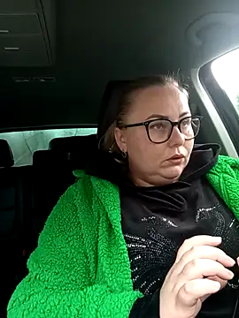 Moumy girl online show from November 19, 2025, 6:46 am