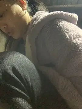 Snapshot of phuong_cute chatting on November 21, 2025, 12:53 am phuong cute online show from November 21, 2025, 12:53 am