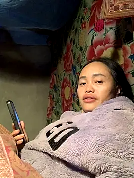 Snapshot of phuong_cute chatting on November 14, 2025, 4:32 pm phuong cute online show from November 14, 2025, 4:32 pm