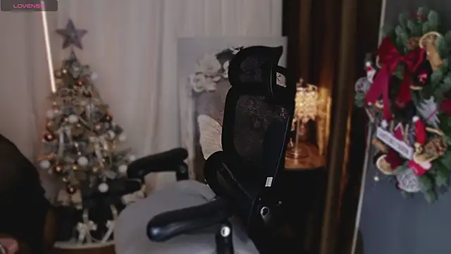 Snapshot of Honey-wanning chatting on November 30, 2025, 12:06 pm Honey-wanning online show from November 30, 2025, 12:06 pm