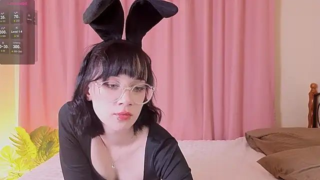 Iwanturcarrot  online show from November 26, 2025, 11:32 am