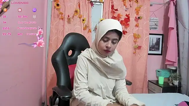 Snapshot of NaylaAbadi chatting on November 21, 2025, 12:37 pm NaylaAbadi online show from November 21, 2025, 12:37 pm