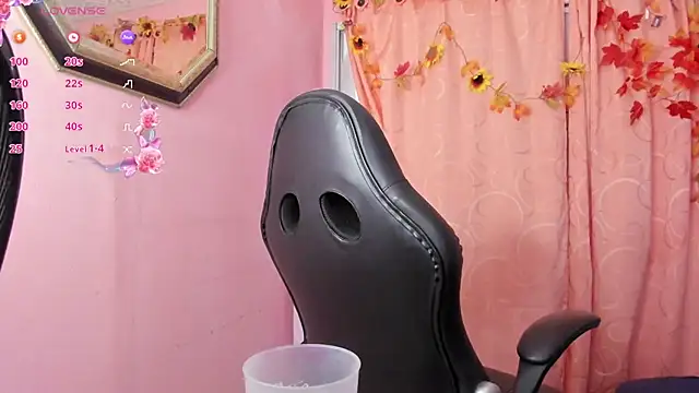 Snapshot of NaylaAbadi chatting on November 29, 2025, 12:27 pm NaylaAbadi online show from November 29, 2025, 12:27 pm