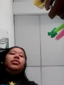 Snapshot of Sarahy- chatting on November 18, 2025, 11:57 am Sarahy- online show from November 18, 2025, 11:57 am