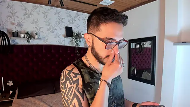 Snapshot of dave_wolff chatting on November 19, 2025, 11:43 am dave wolff online show from November 19, 2025, 11:43 am