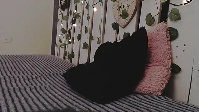 DUVAN MONTES online show from November 18, 2025, 2:53 pm