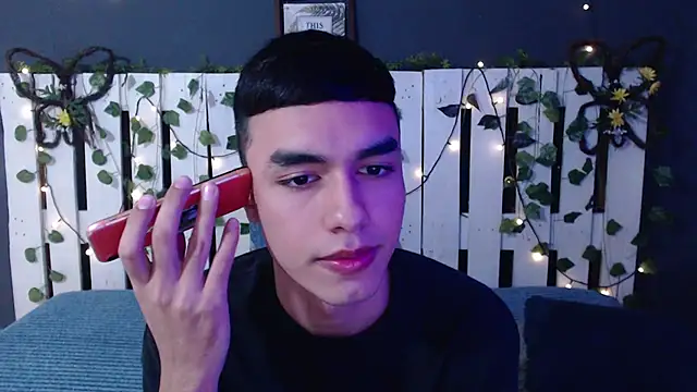 DUVAN MONTES online show from November 21, 2025, 1:21 pm