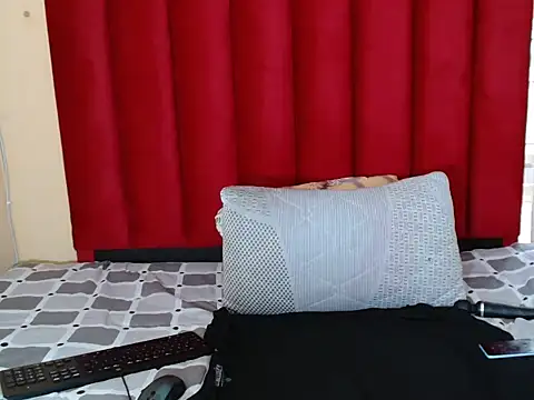 Snapshot of ChoklitBerry chatting on November 16, 2025, 2:44 pm ChoklitBerry online show from November 16, 2025, 2:44 pm