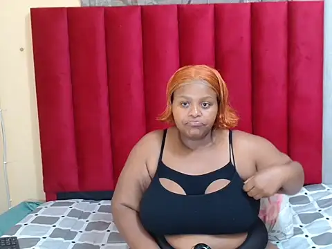 Snapshot of ChoklitBerry chatting on November 17, 2025, 8:35 pm ChoklitBerry online show from November 17, 2025, 8:35 pm