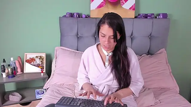 hazz smith online show from November 27, 2025, 4:24 am