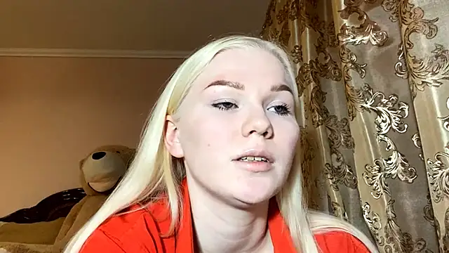 LynellMahe online show from November 24, 2025, 12:05 pm