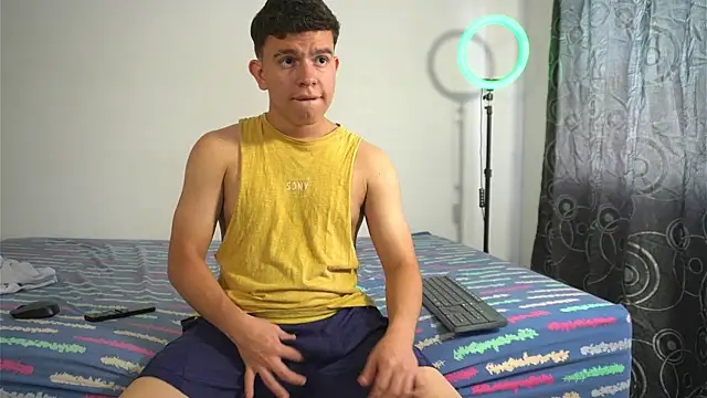 Snapshot of Max_ethan5 chatting on November 24, 2025, 2:06 pm Max ethan5 online show from November 24, 2025, 2:06 pm