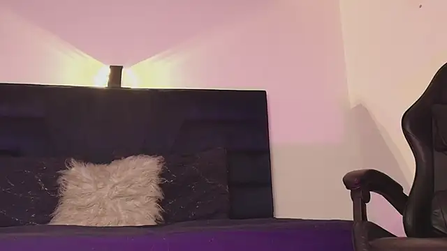 Snapshot of sharon_stone5 chatting on November 12, 2025, 1:04 pm sharon stone5 online show from November 12, 2025, 1:04 pm