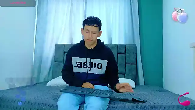 Snapshot of FelipeGonzalezz chatting on November 17, 2025, 12:42 pm FelipeGonzalezz online show from November 17, 2025, 12:42 pm