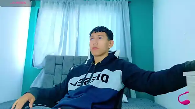 Snapshot of FelipeGonzalezz chatting on November 19, 2025, 12:49 pm FelipeGonzalezz online show from November 19, 2025, 12:49 pm