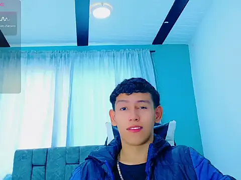 FelipeGonzalezz online show from December 22, 2025, 1:11 pm