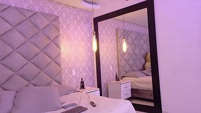 Ciara Lawrence online show from November 17, 2025, 8:02 pm