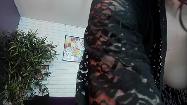 Snapshot of Velvet_Dreamss chatting on November 20, 2025, 11:00 am Velvet Dreamss online show from November 20, 2025, 11:00 am