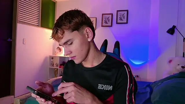 estebanperez 26 online show from March 20, 2026, 10:38 am