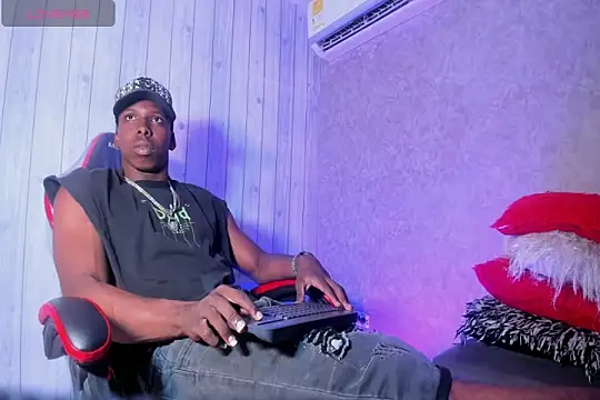 Snapshot of mike_aly chatting on December 22, 2025, 6:19 pm mike aly online show from December 22, 2025, 6:19 pm