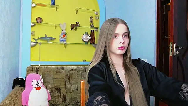 AlicaLOVEalisa777 online show from April 12, 2026, 4:32 pm