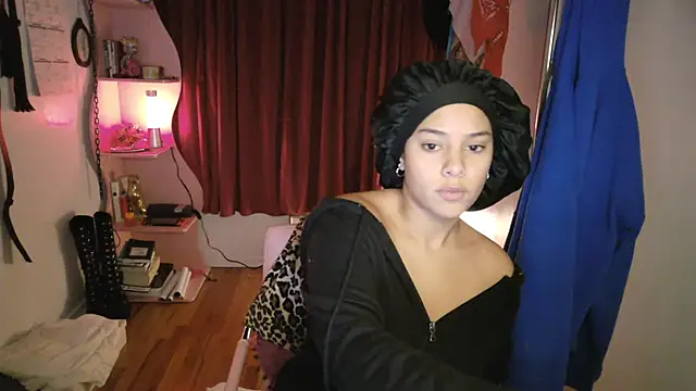 Snapshot of PrettyLittleProblem chatting on November 25, 2025, 6:52 pm PrettyLittleProblem online show from November 25, 2025, 6:52 pm