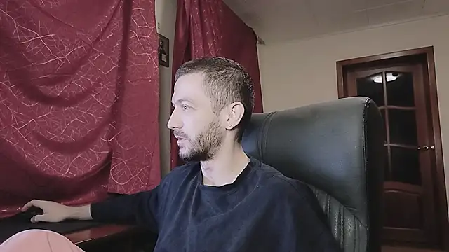 333Alone in theDark777 online show from November 18, 2025, 2:31 pm