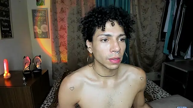 Snapshot of Angel_White25 chatting on June 15, 2026, 6:35 am Angel White25 online show from June 15, 2026, 6:35 am