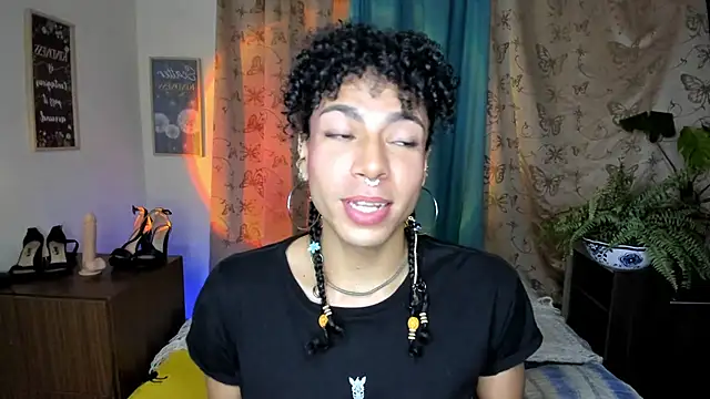 Snapshot of Angel_White25 chatting on April 29, 2026, 10:05 pm Angel White25 online show from April 29, 2026, 10:05 pm