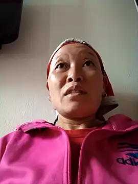 girl-hot2x online show from November 22, 2025, 8:57 am