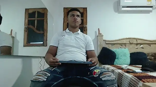 Snapshot of mathews___ chatting on November 18, 2025, 2:27 am mathews online show from November 18, 2025, 2:27 am