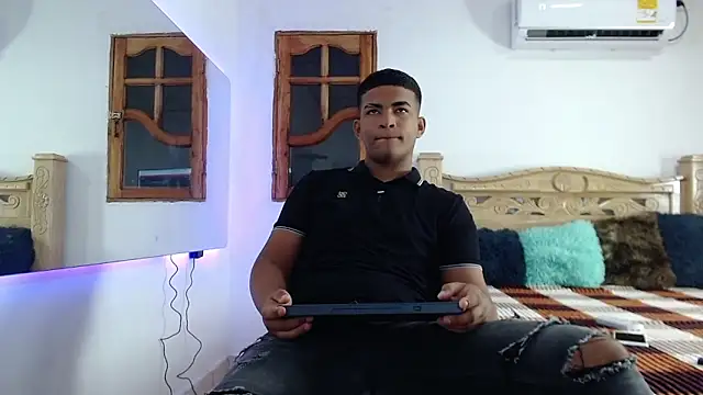 Snapshot of mathews___ chatting on November 30, 2025, 2:56 am mathews online show from November 30, 2025, 2:56 am