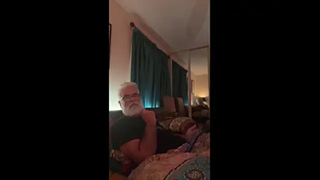 Snapshot of LeatherSdaddy chatting on November 30, 2025, 11:27 pm LeatherSdaddy online show from November 30, 2025, 11:27 pm