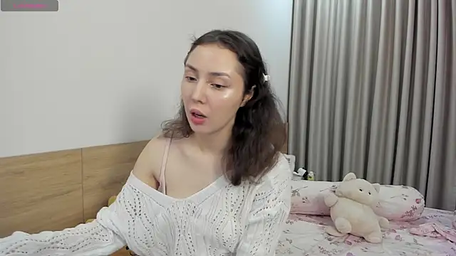 TongueLinn online show from November 25, 2025, 3:34 pm