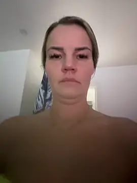 Snapshot of Cutebrowneyes_ chatting on March 2, 2026, 10:06 pm Cutebrowneyes online show from March 2, 2026, 10:06 pm