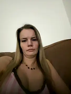 Snapshot of Cutebrowneyes_ chatting on December 4, 2025, 12:31 am Cutebrowneyes online show from December 4, 2025, 12:31 am