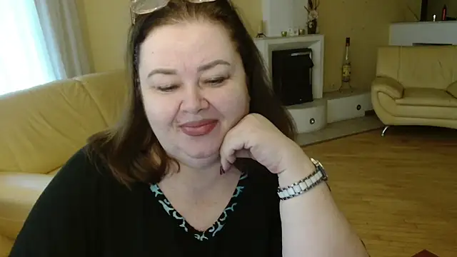 Natali-Gucci online show from November 30, 2025, 9:10 am