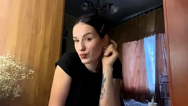 Snapshot of AliciaCapehart chatting on November 24, 2025, 6:13 am AliciaCapehart online show from November 24, 2025, 6:13 am