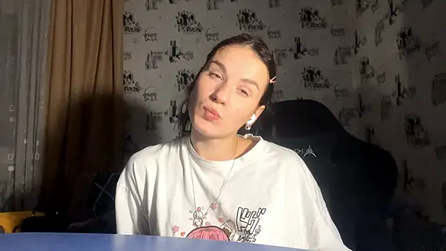 Snapshot of AliciaCapehart chatting on December 1, 2025, 3:02 pm AliciaCapehart online show from December 1, 2025, 3:02 pm