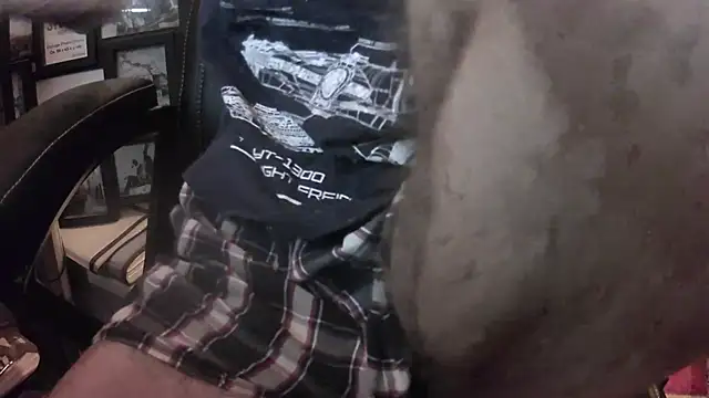 Snapshot of Chrisatmiami chatting on November 29, 2025, 7:30 am Chrisatmiami online show from November 29, 2025, 7:30 am