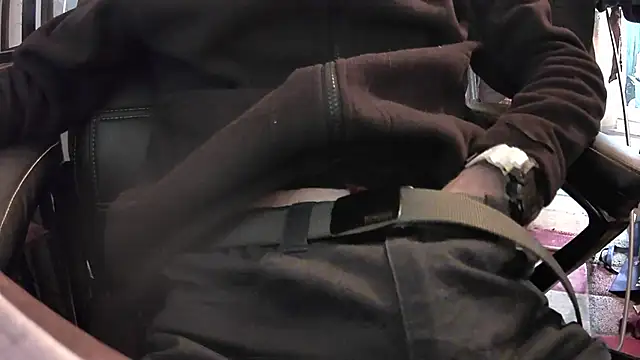 Snapshot of Chrisatmiami chatting on November 21, 2025, 1:43 pm Chrisatmiami online show from November 21, 2025, 1:43 pm