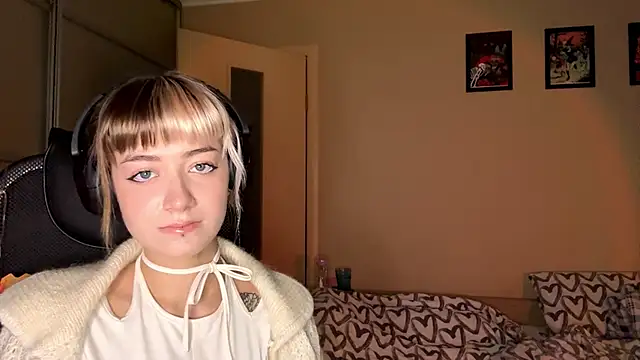 Snapshot of EmilySkyline chatting on November 15, 2025, 5:22 am EmilySkyline online show from November 15, 2025, 5:22 am