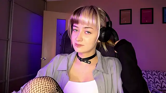 Snapshot of EmilySkyline chatting on November 20, 2025, 8:04 am EmilySkyline online show from November 20, 2025, 8:04 am