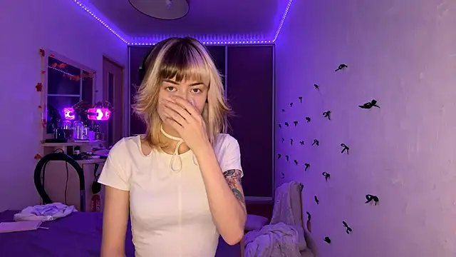 Snapshot of EmilySkyline chatting on November 22, 2025, 7:13 pm EmilySkyline online show from November 22, 2025, 7:13 pm